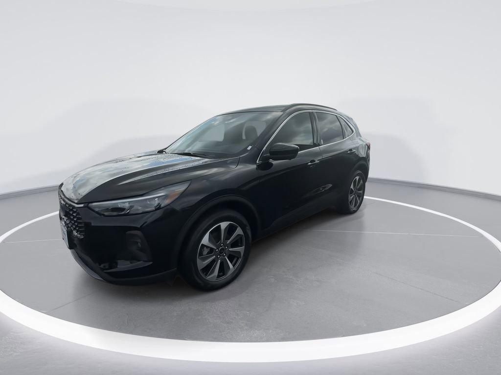 Used 2024 Ford Escape Platinum w/ Class II Trailer Tow Package image 4