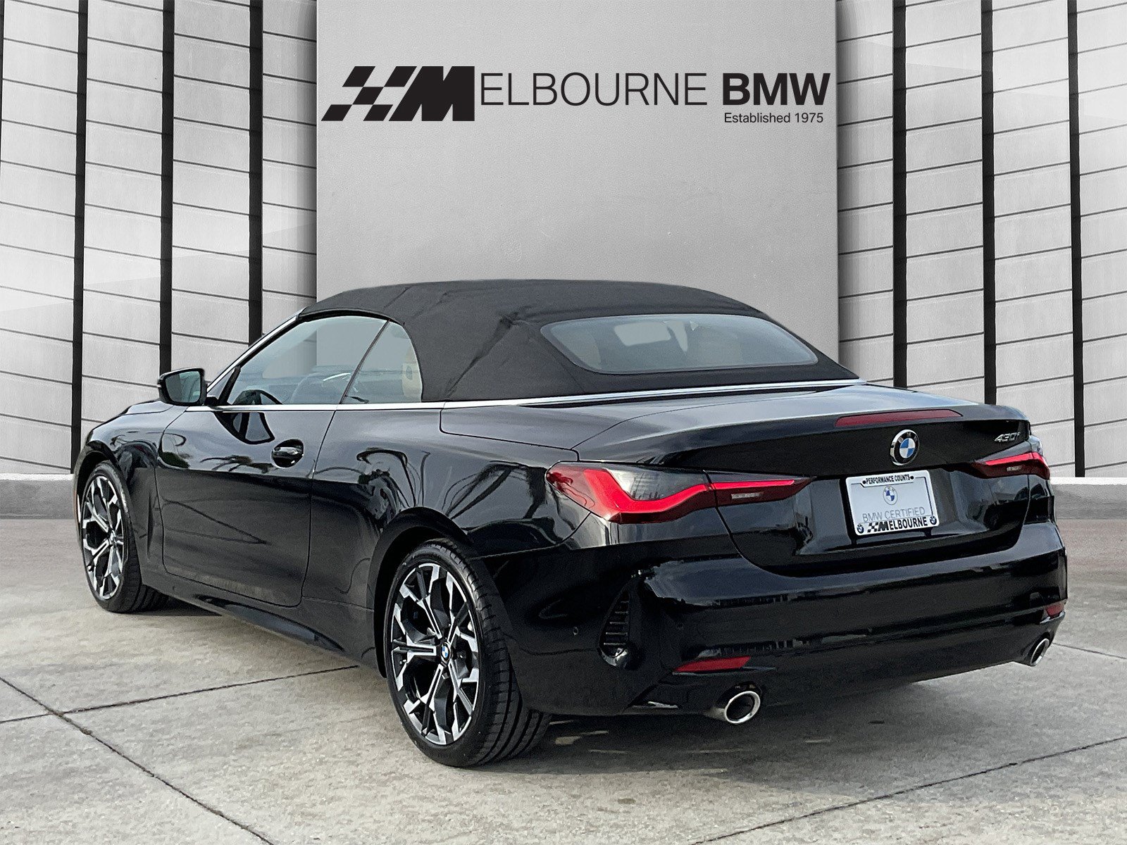 Used 2025 BMW 430i Convertible w/ Premium Package RWD image 6