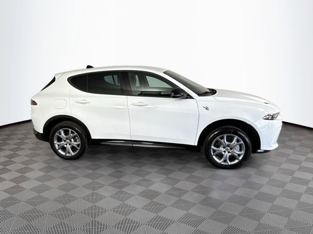 Used 2025 Dodge Hornet R/T image 9