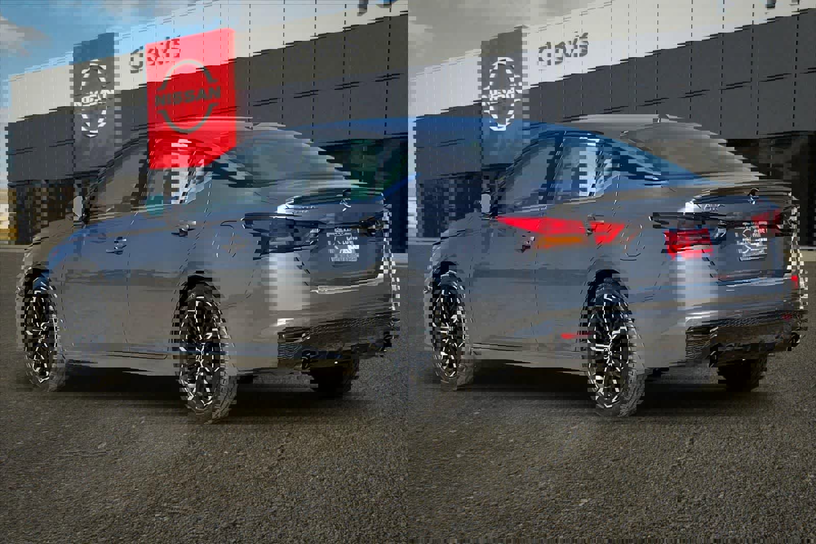 Used 2023 Nissan Altima 2.5 SR w/ SR Premium Package FWD image 7