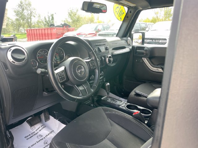 Used 2015 Jeep Wrangler Sahara w/ Connectivity Group AWD/4WD image 22