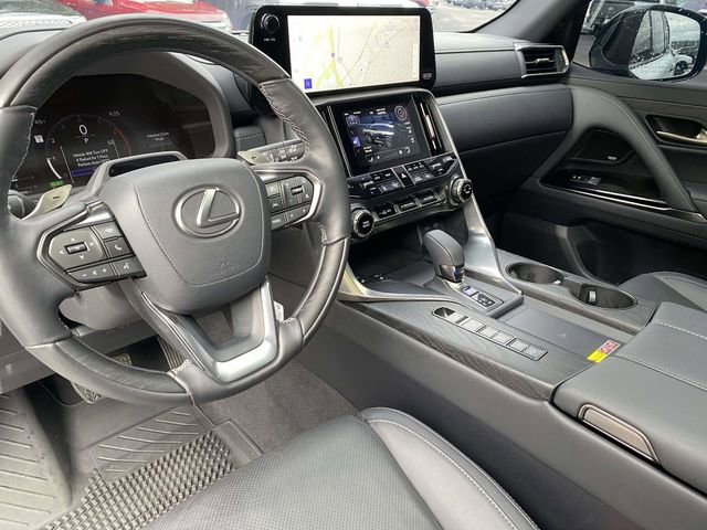 Used 2025 Lexus LX 700h Luxury image 27