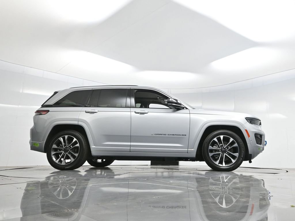 Used 2022 Jeep Grand Cherokee Overland w/ Advanced Protech Group III image 54
