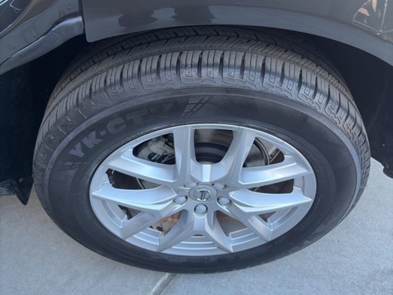 Used 2018 Volvo XC60 T5 Momentum w/ Convenience Package image 18