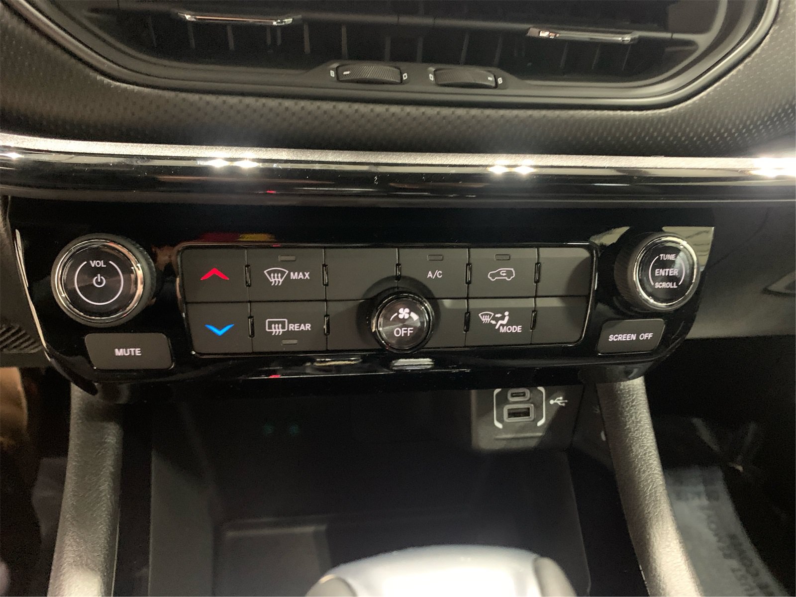 New 2026 Jeep Compass Latitude AWD/4WD image 25
