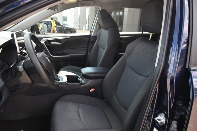 Used 2025 Toyota RAV4 XLE FWD image 16