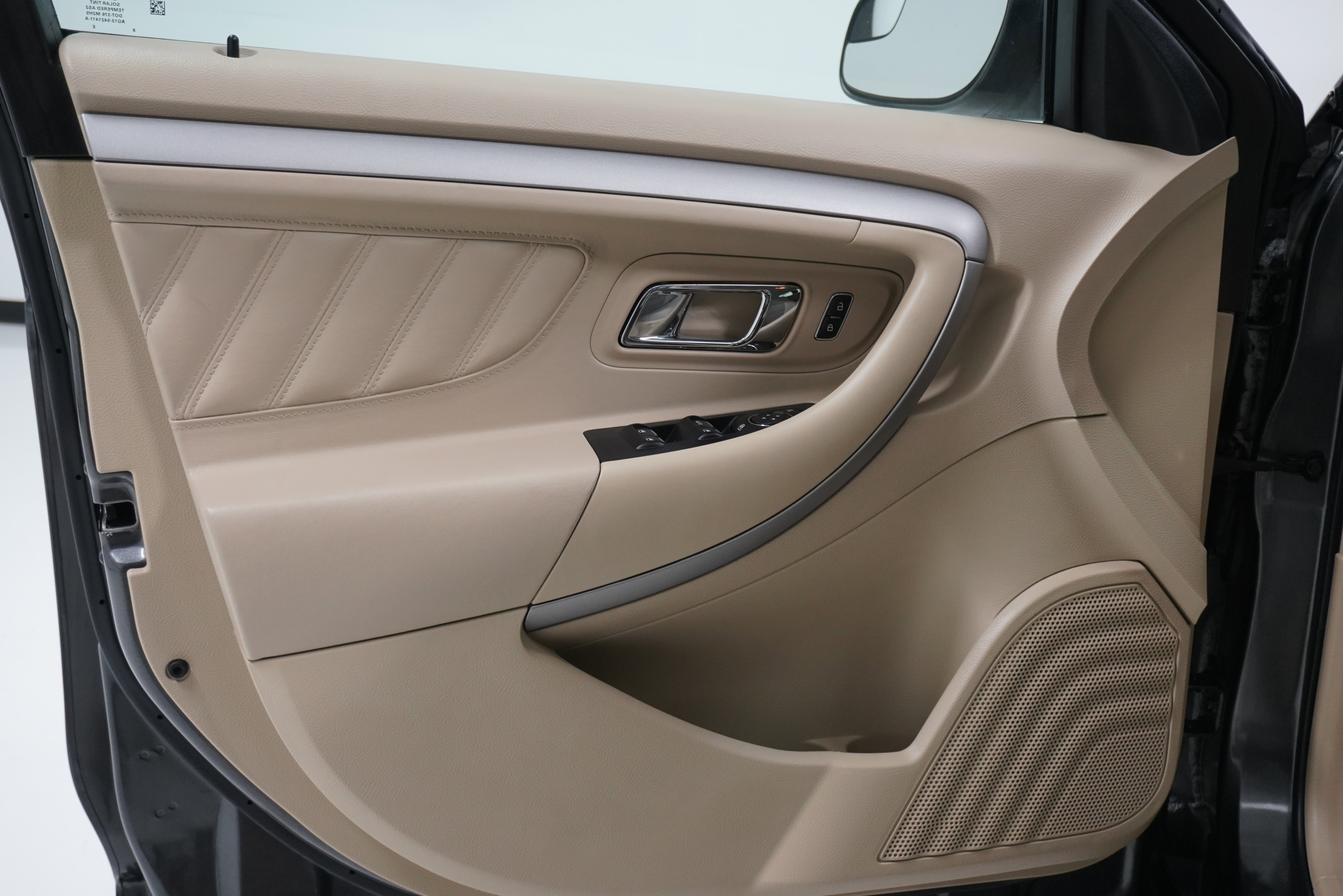 Used 2018 Ford Taurus SE image 12