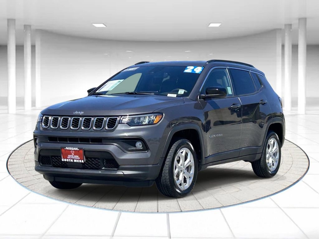 Used 2024 Jeep Compass Latitude image 1