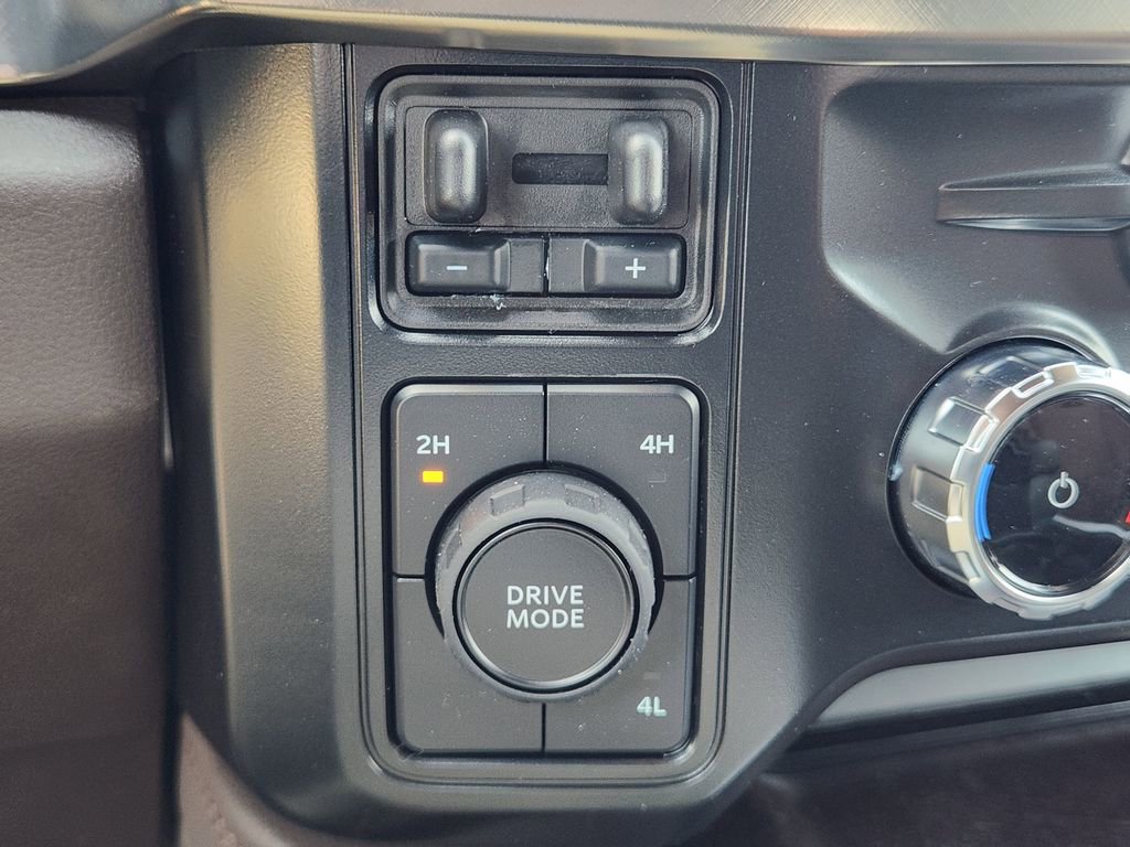 New 2026 Ford F350 4x4 Crew Cab DRW Super Duty image 14