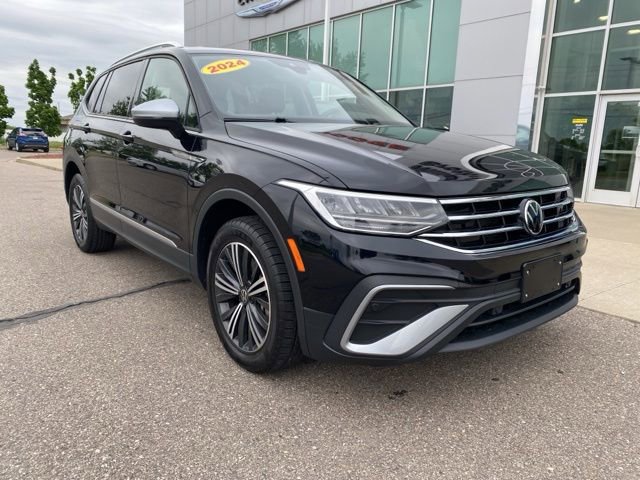 Used 2024 Volkswagen Tiguan Wolfsburg Edition AWD/4WD image 4