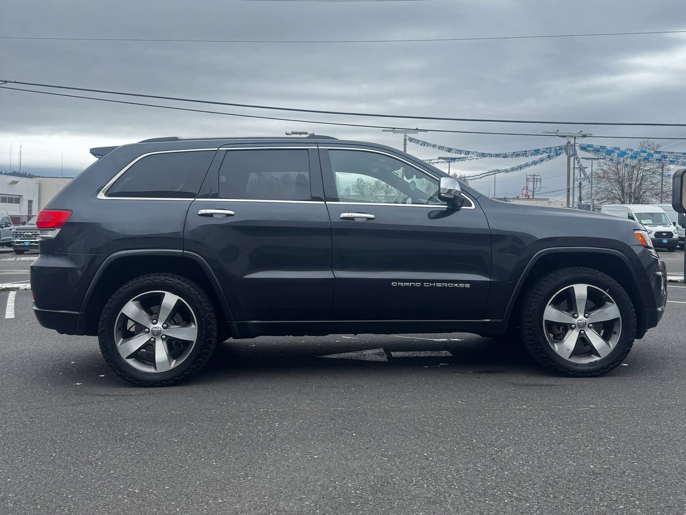 Used 2014 Jeep Grand Cherokee Overland image 3