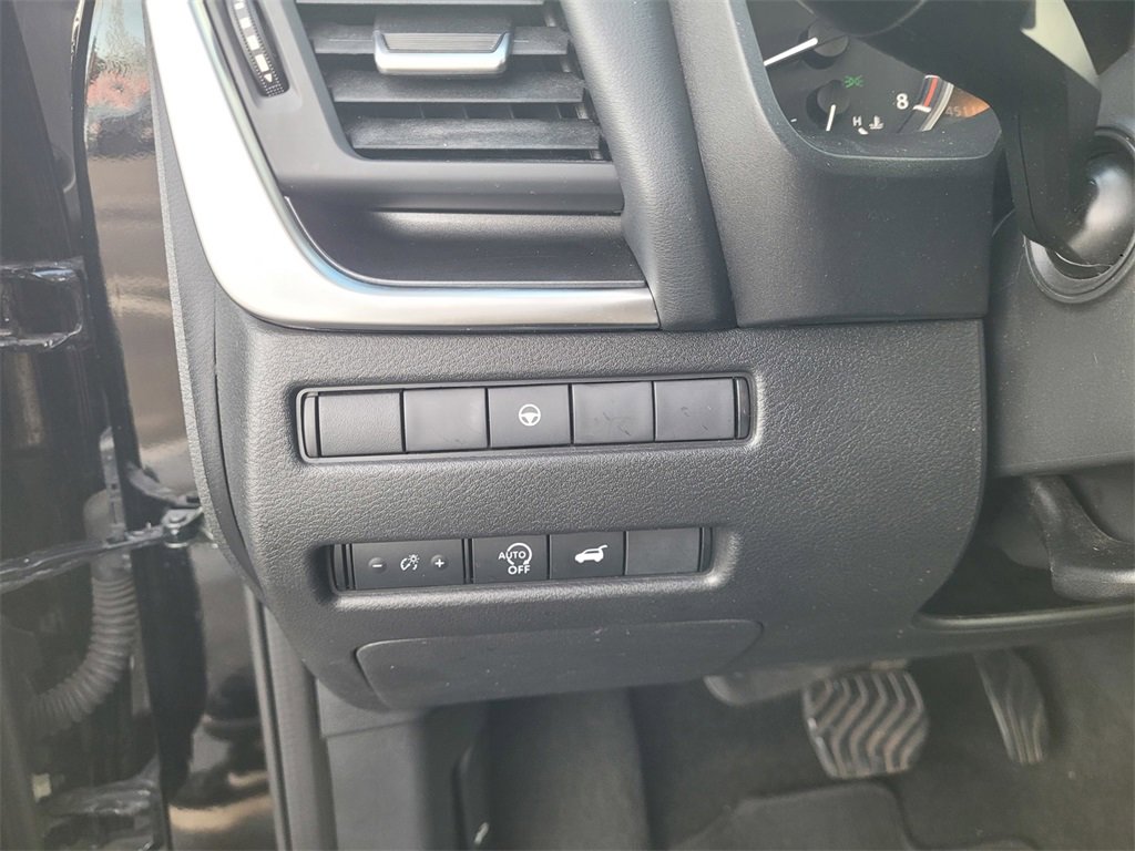 Used 2024 Nissan Rogue SV image 20