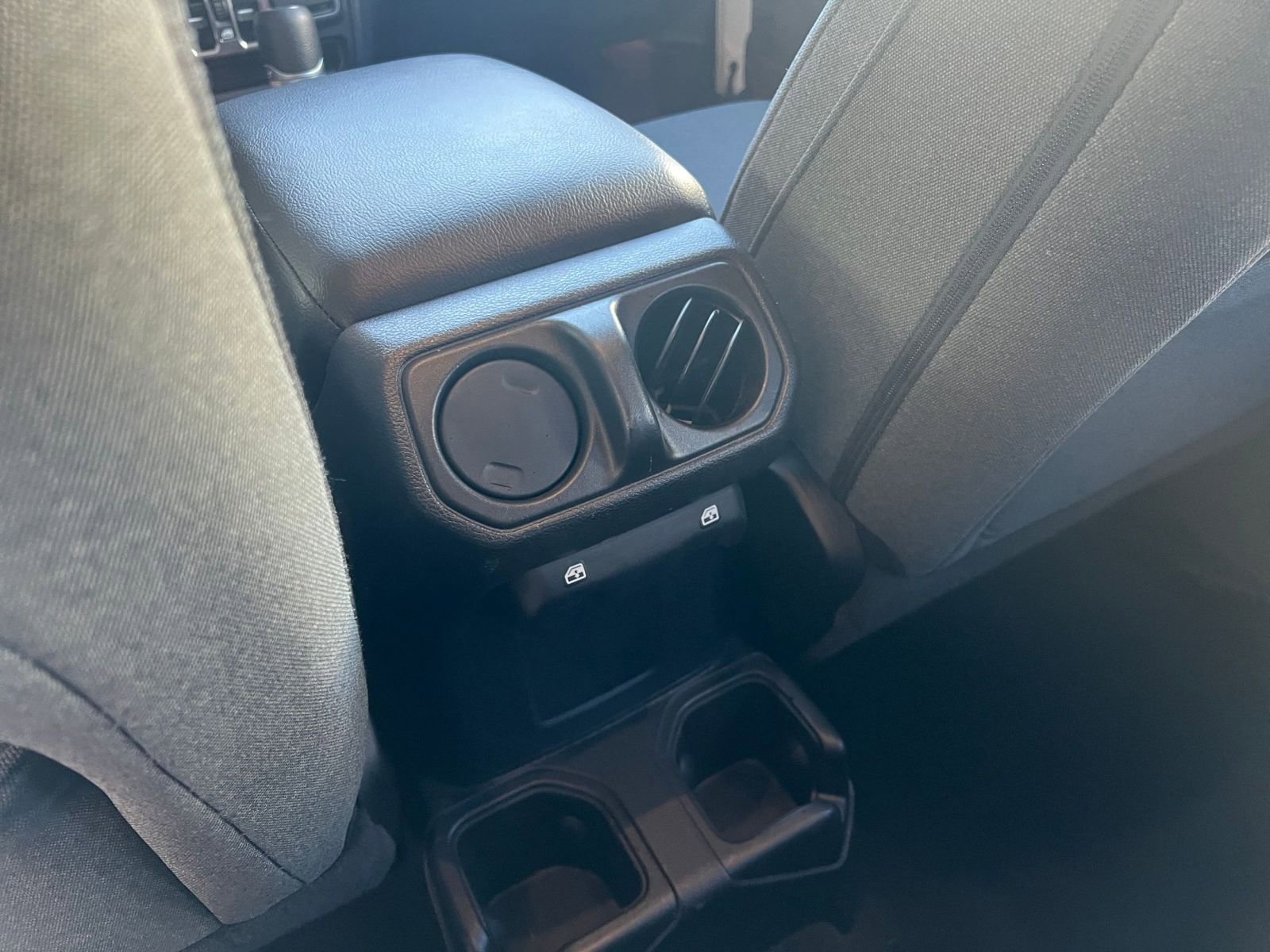 Used 2025 Jeep Wrangler Sport S image 23