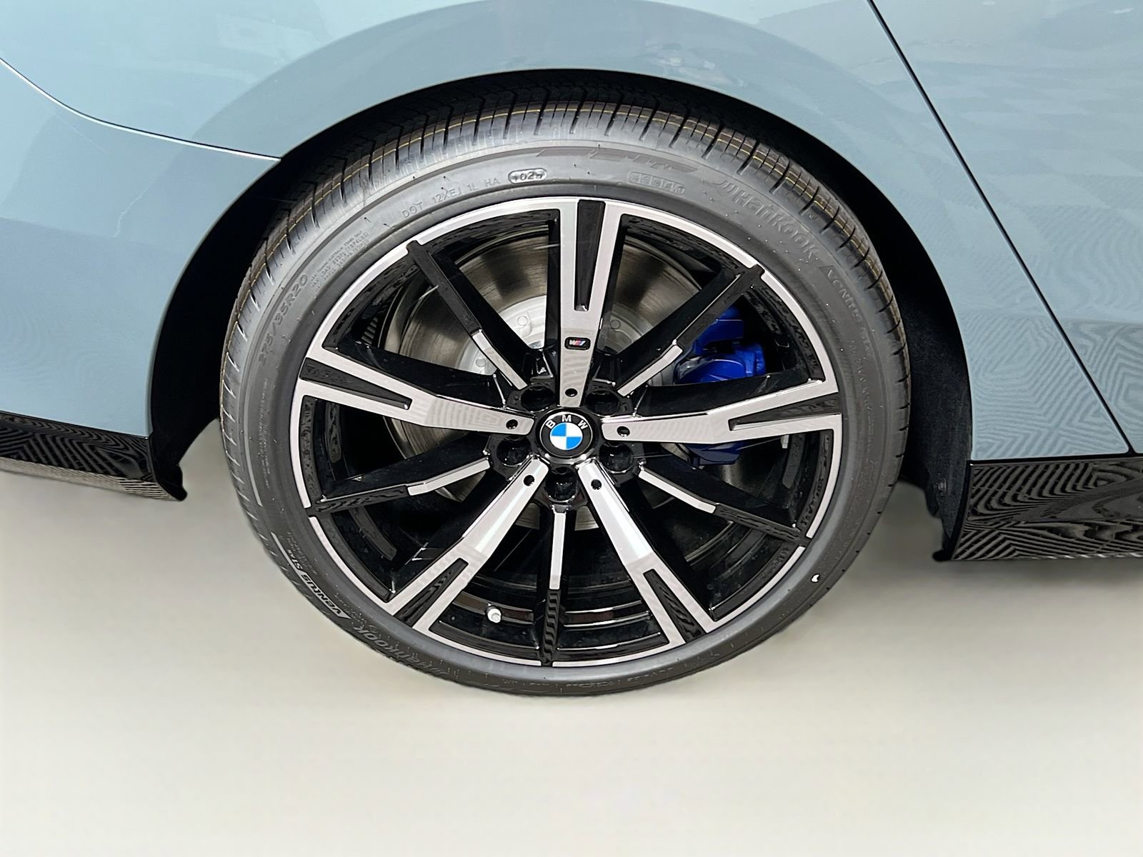 New 2026 BMW 550e xDrive w/ Executive Package image 36