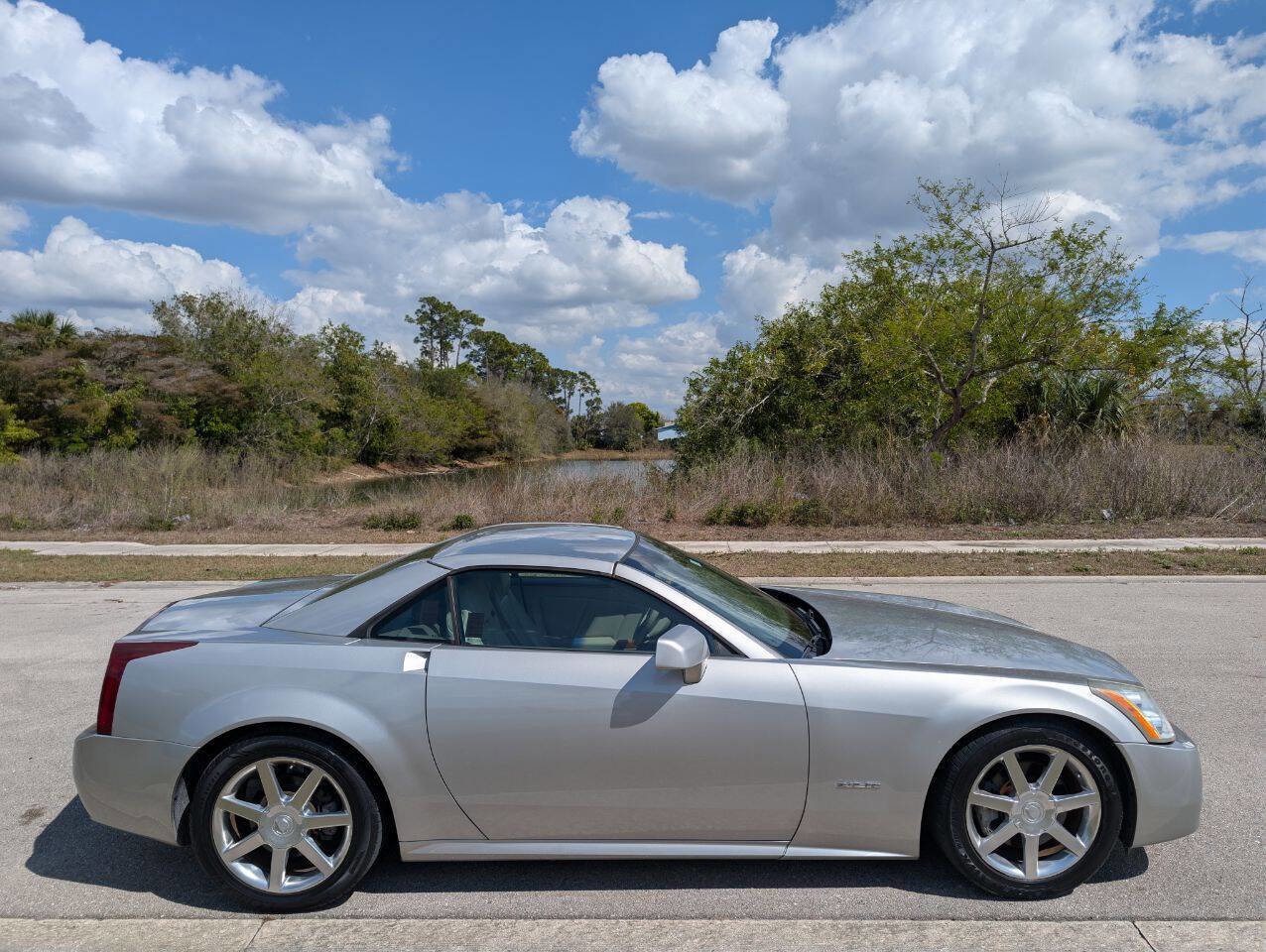 Used 2005 Cadillac XLR image 5