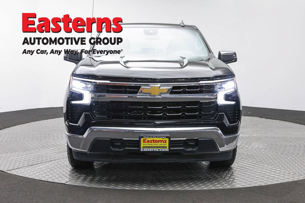 Used 2023 Chevrolet Silverado 1500 LT AWD/4WD image 2
