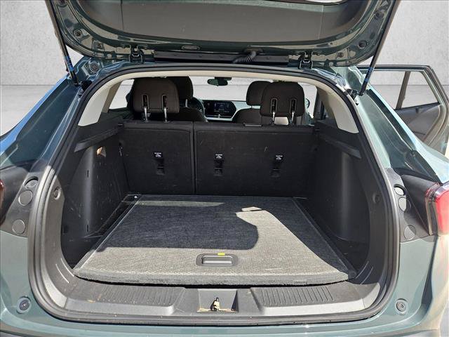 Used 2025 Chevrolet Trax LS w/ LS Convenience Package FWD image 6