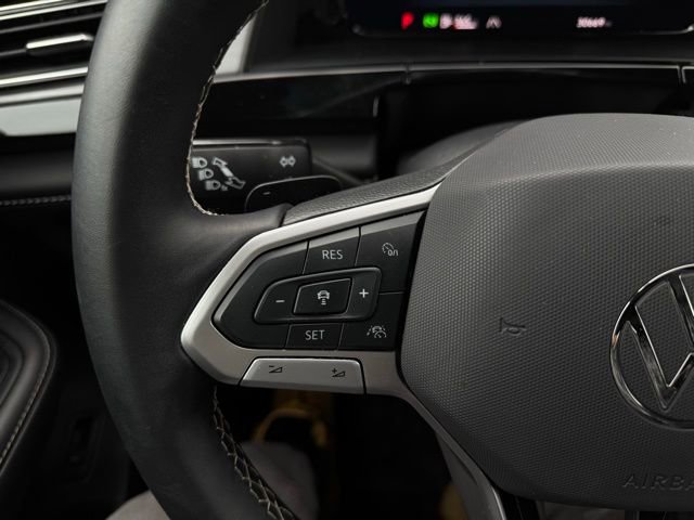 Used 2025 Volkswagen Atlas Cross Sport SE image 25