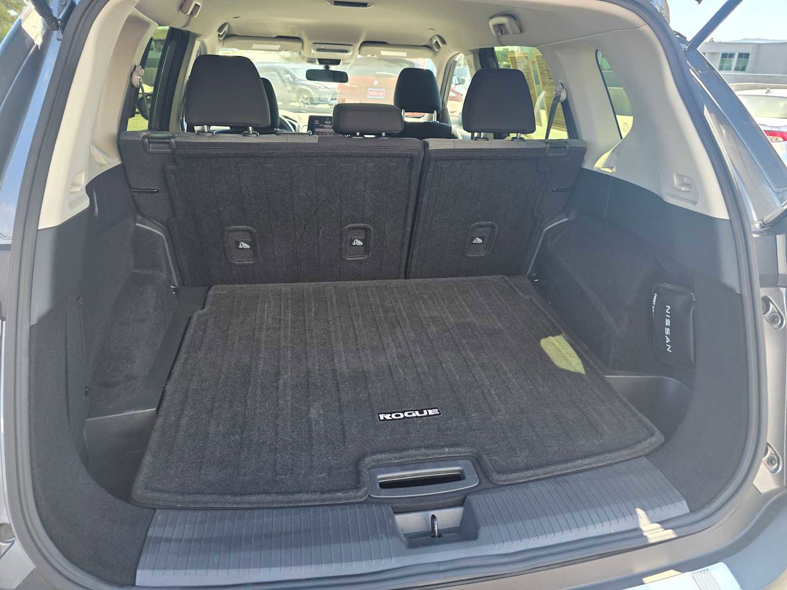 Used 2023 Nissan Rogue SV image 18