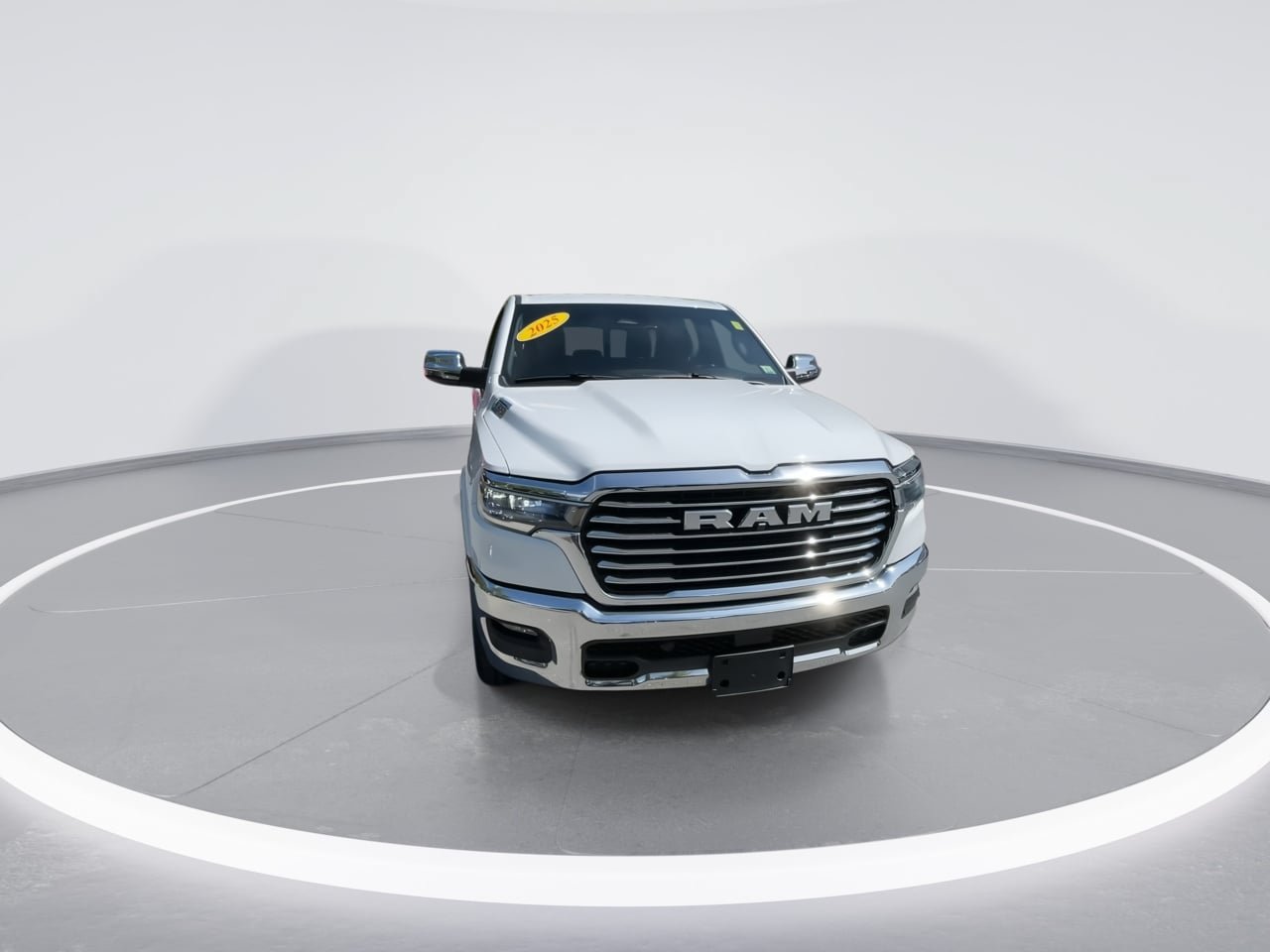 Used 2025 RAM 1500 Laramie AWD/4WD image 4
