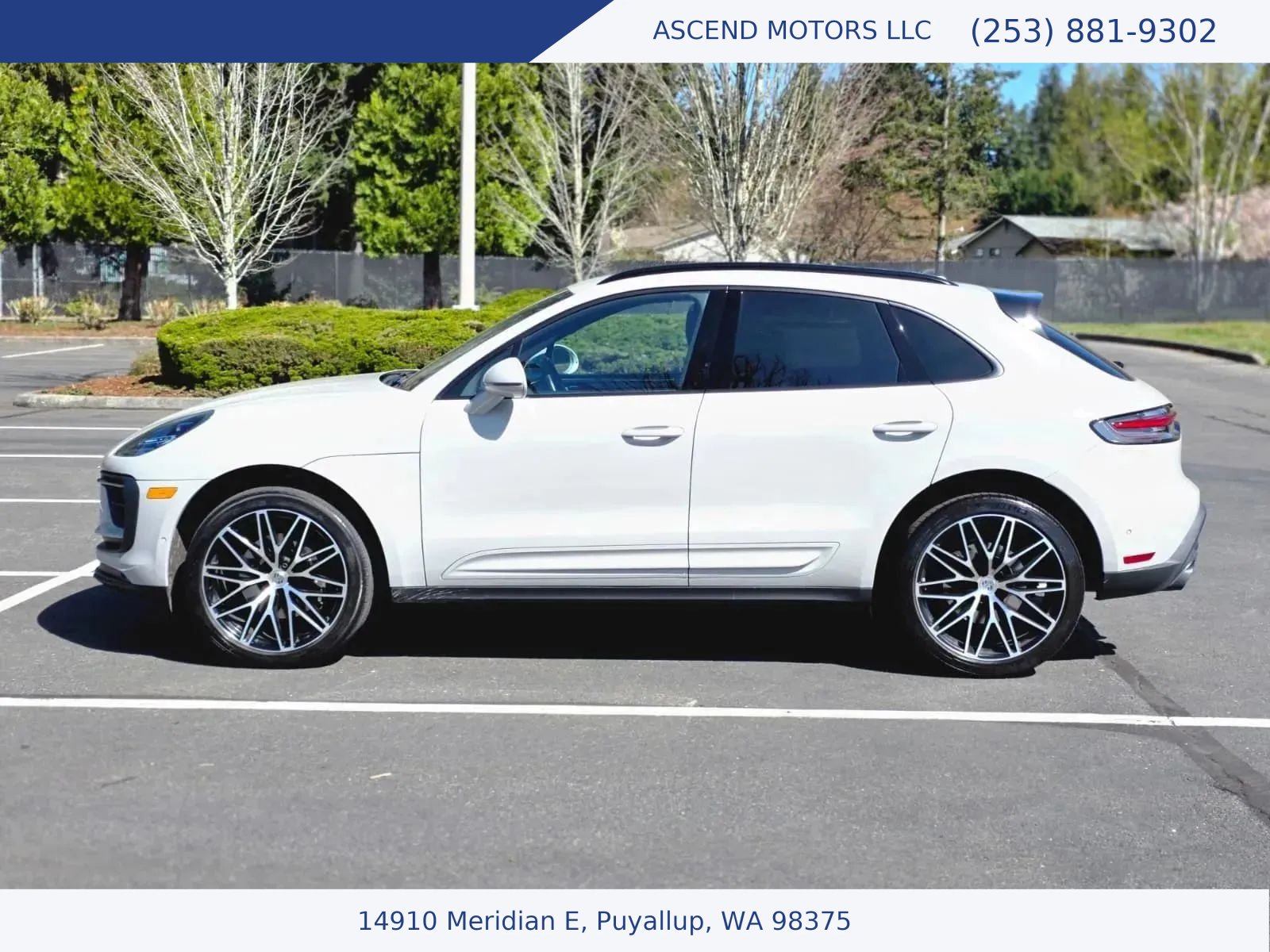 Used 2023 Porsche Macan w/ Premium Package Plus AWD/4WD image 2
