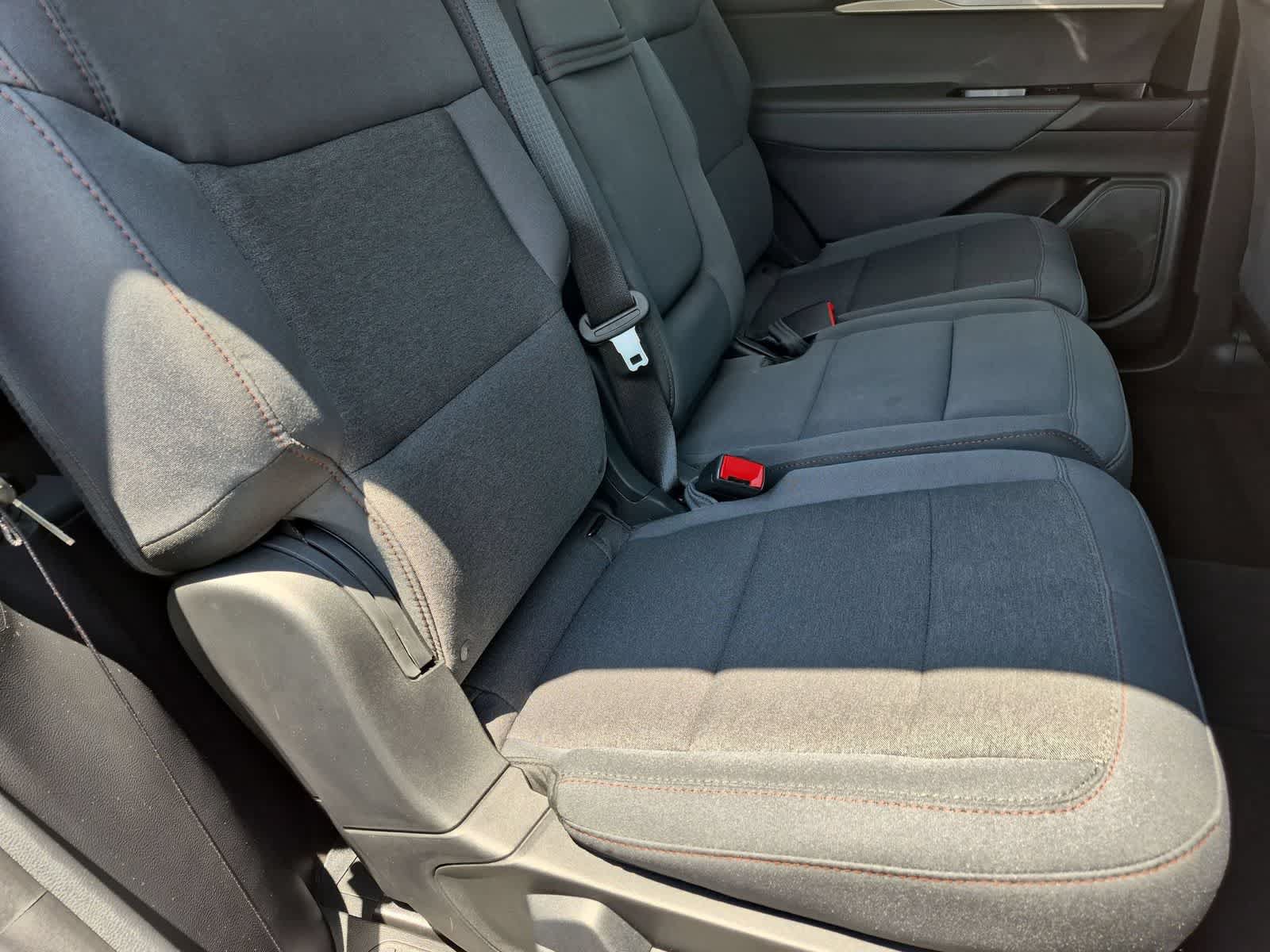 Used 2025 Ford Explorer Active AWD/4WD image 19