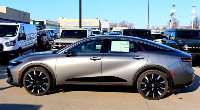 Used 2026 Toyota Crown Platinum image 2