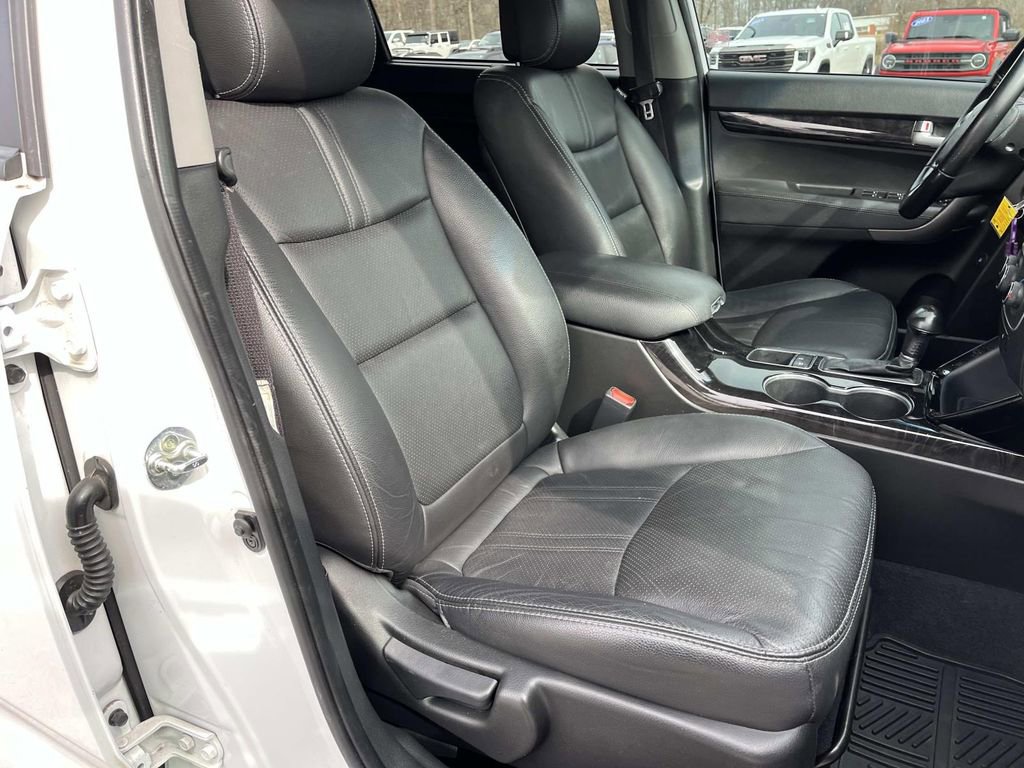 Used 2015 Kia Sorento LX image 23