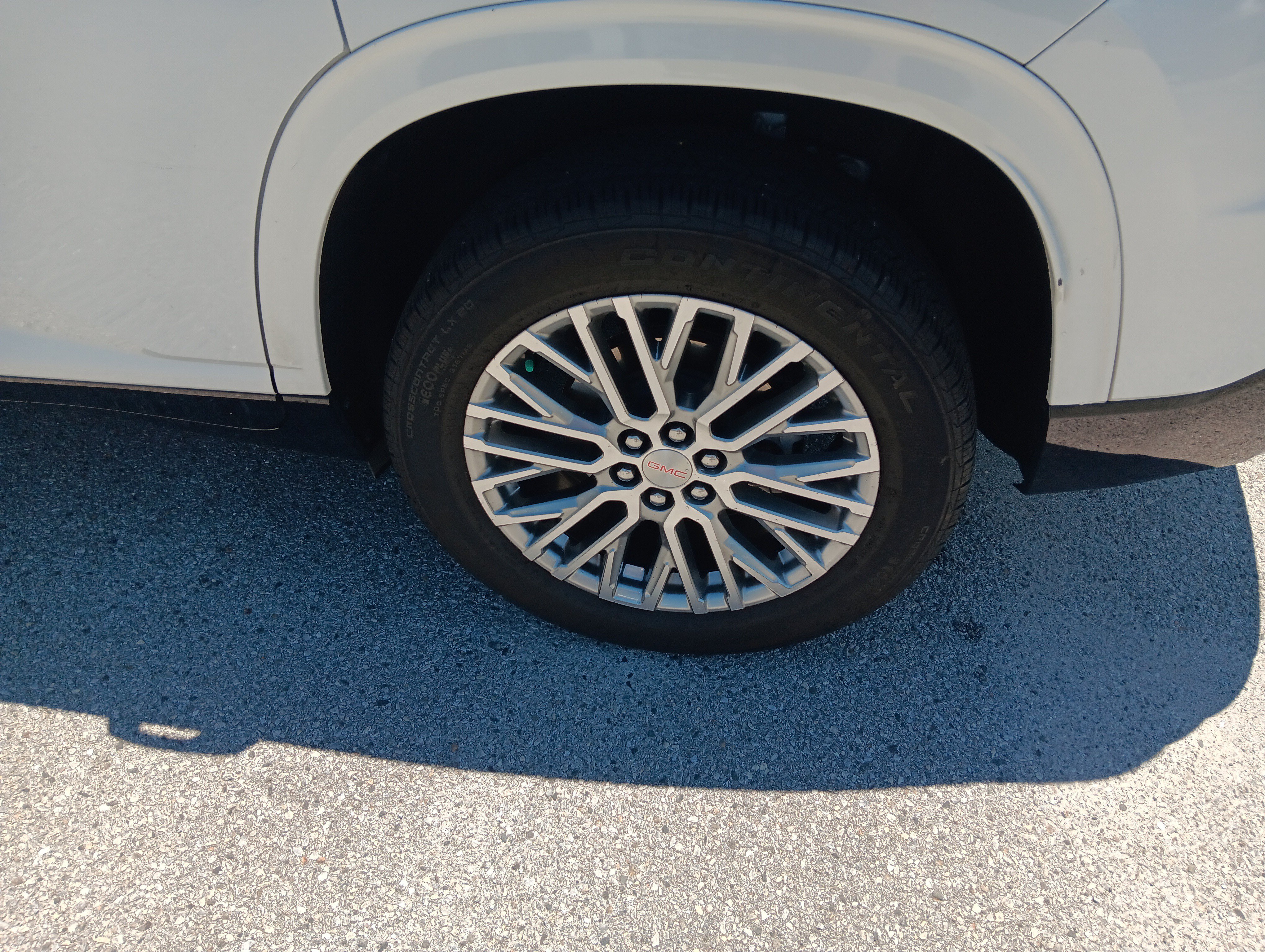 Used 2024 GMC Acadia Denali w/ LPO, Floor Liner Package FWD image 4