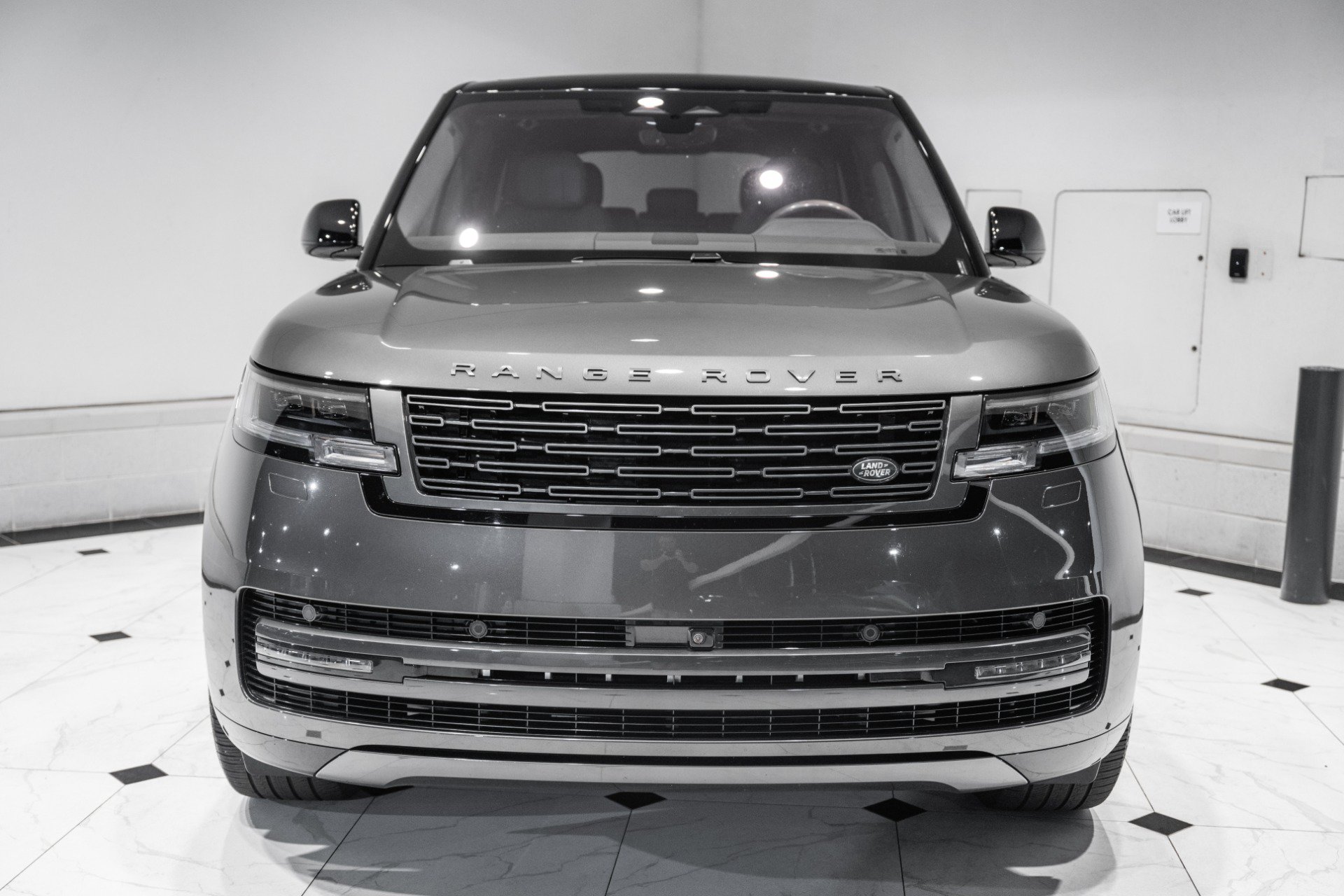 Used 2023 Land Rover Range Rover SE AWD/4WD image 4