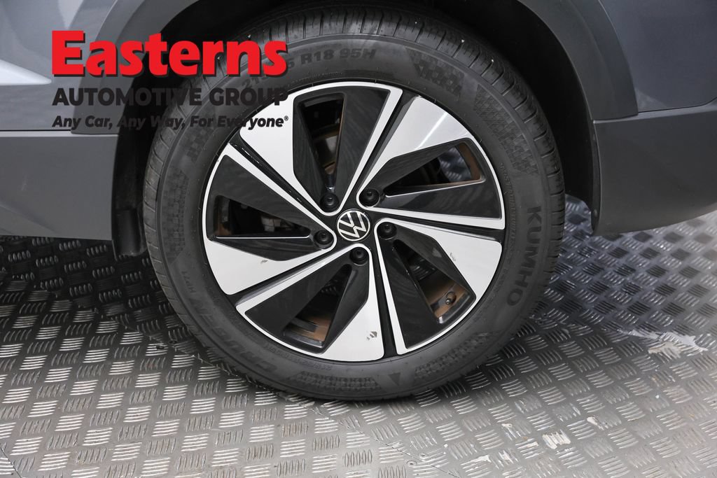 Used 2025 Volkswagen Taos SE AWD/4WD image 8
