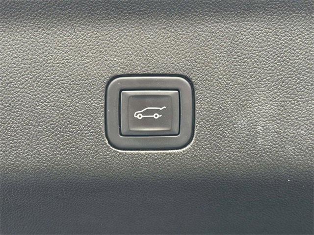 Used 2023 GMC Yukon Denali image 9