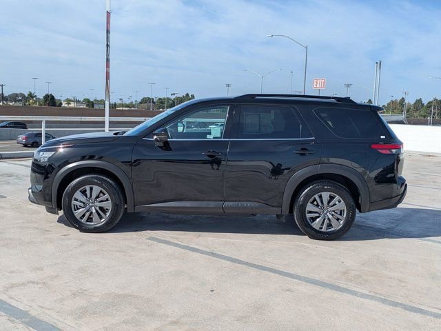 Used 2025 Nissan Pathfinder SV FWD image 13