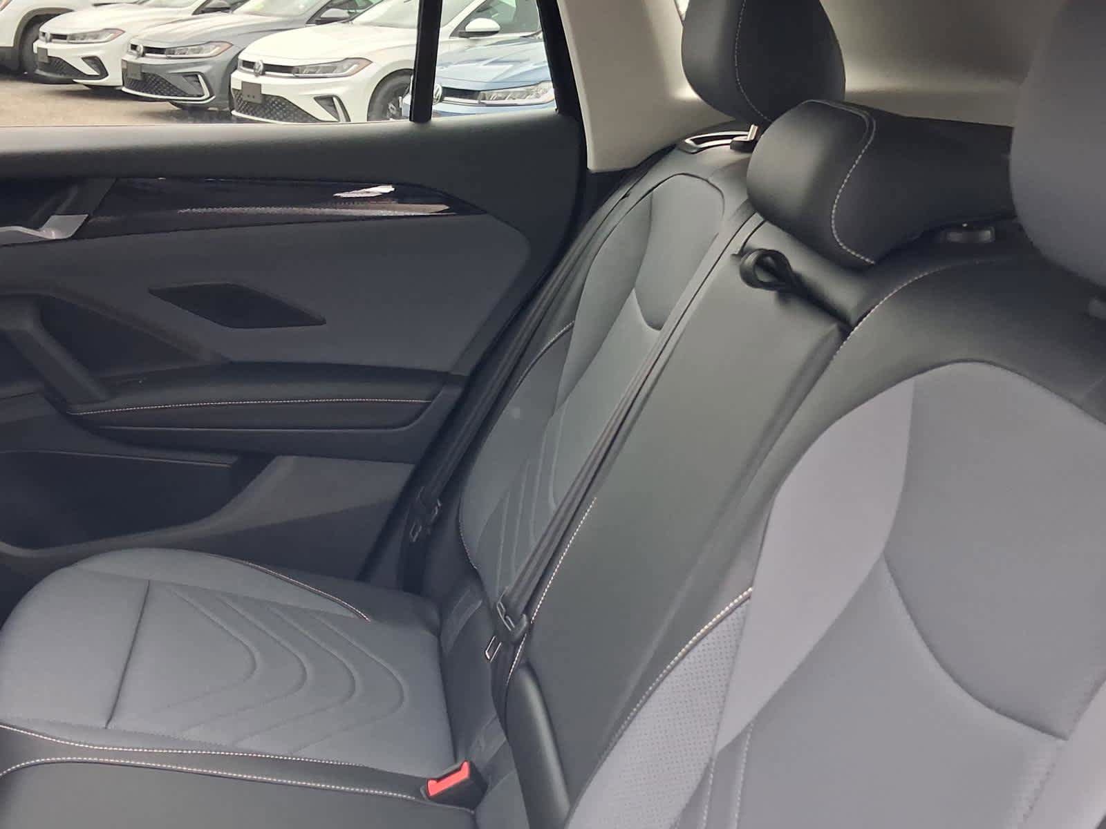 New 2026 Volkswagen Tiguan SE AWD/4WD image 12