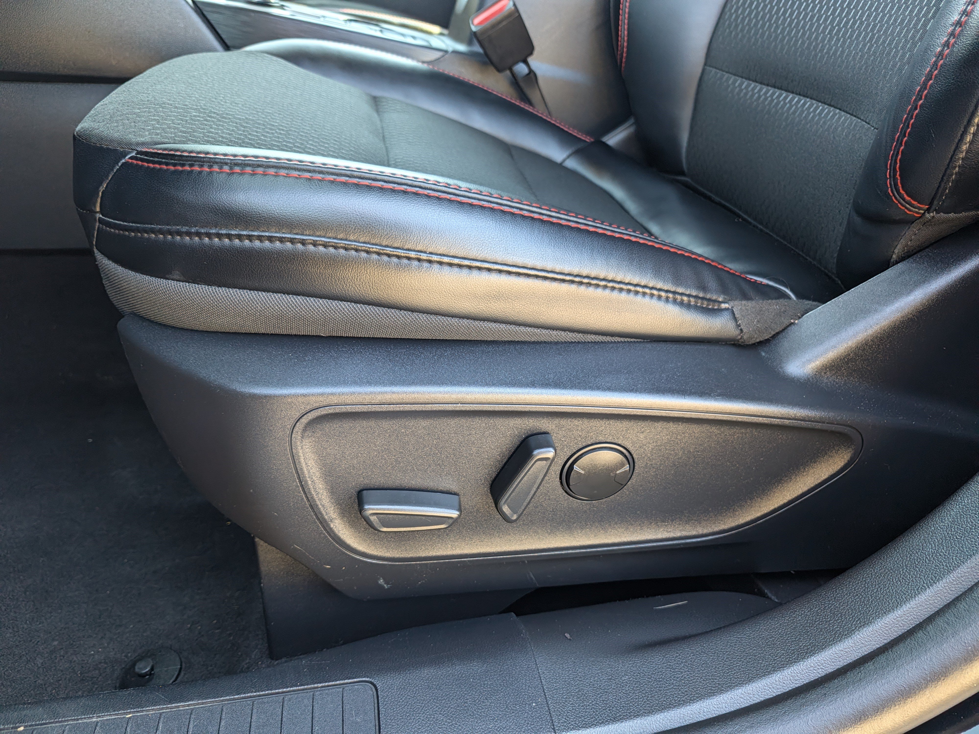 Certified 2025 Ford Escape ST-Line Select AWD/4WD image 20