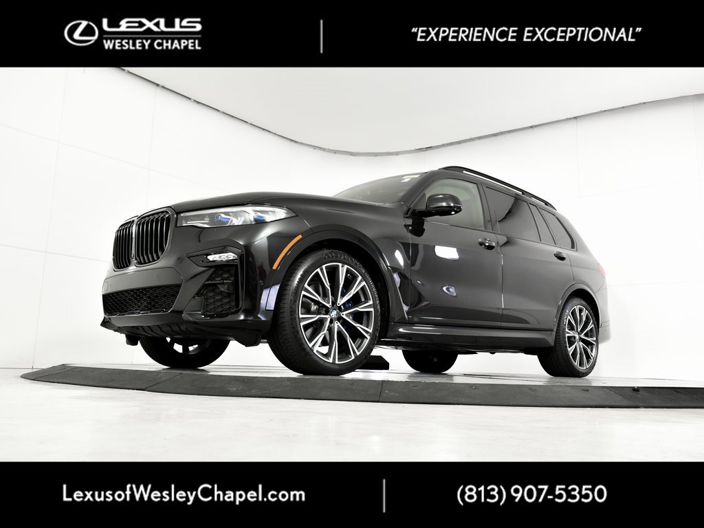 Used 2022 BMW X7 M50i w/ Luxury Seating Package image 11