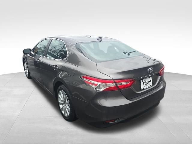 Used 2020 Toyota Camry LE w/ Convenience Package image 4