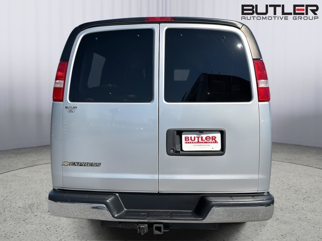 Used 2023 Chevrolet Express 3500 LS w/ Chrome Appearance Package RWD image 5