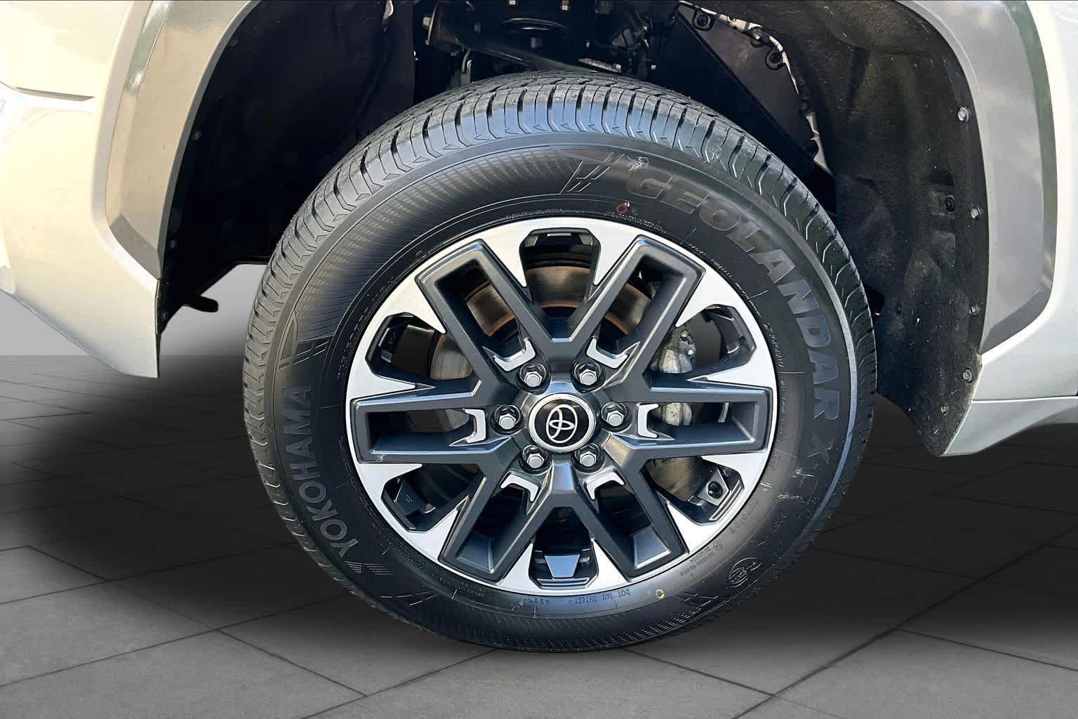 Used 2024 Toyota Tundra Limited AWD/4WD image 11