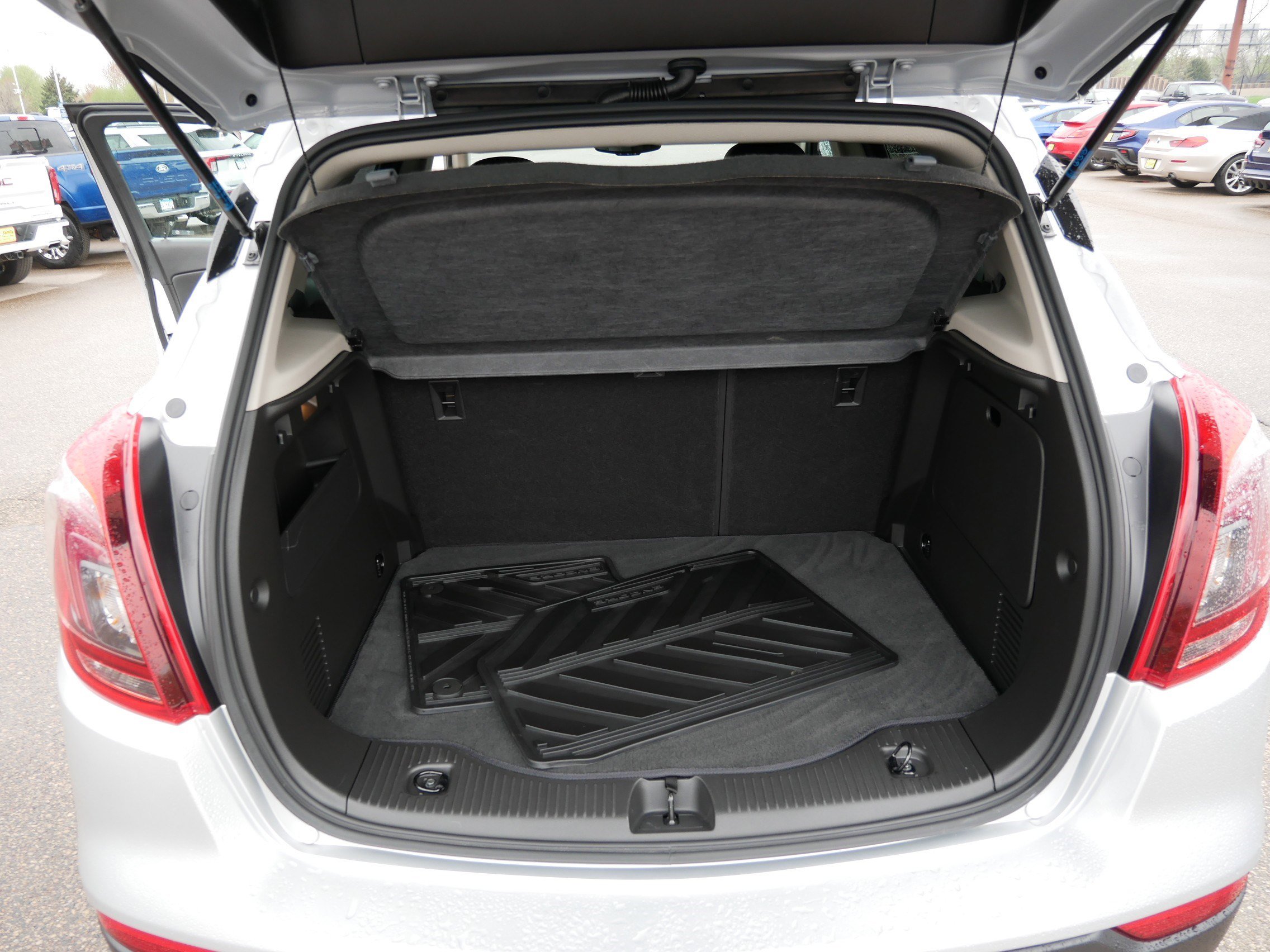 Used 2022 Buick Encore Preferred w/ Safety Package AWD/4WD image 18