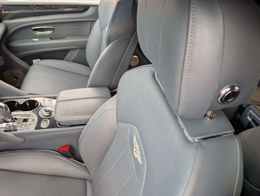 Used 2023 Bentley Bentayga Extended Wheelbase AWD/4WD image 13