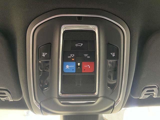 Used 2024 Jeep Wagoneer L Series II w/ Flexible Seating Group image 12