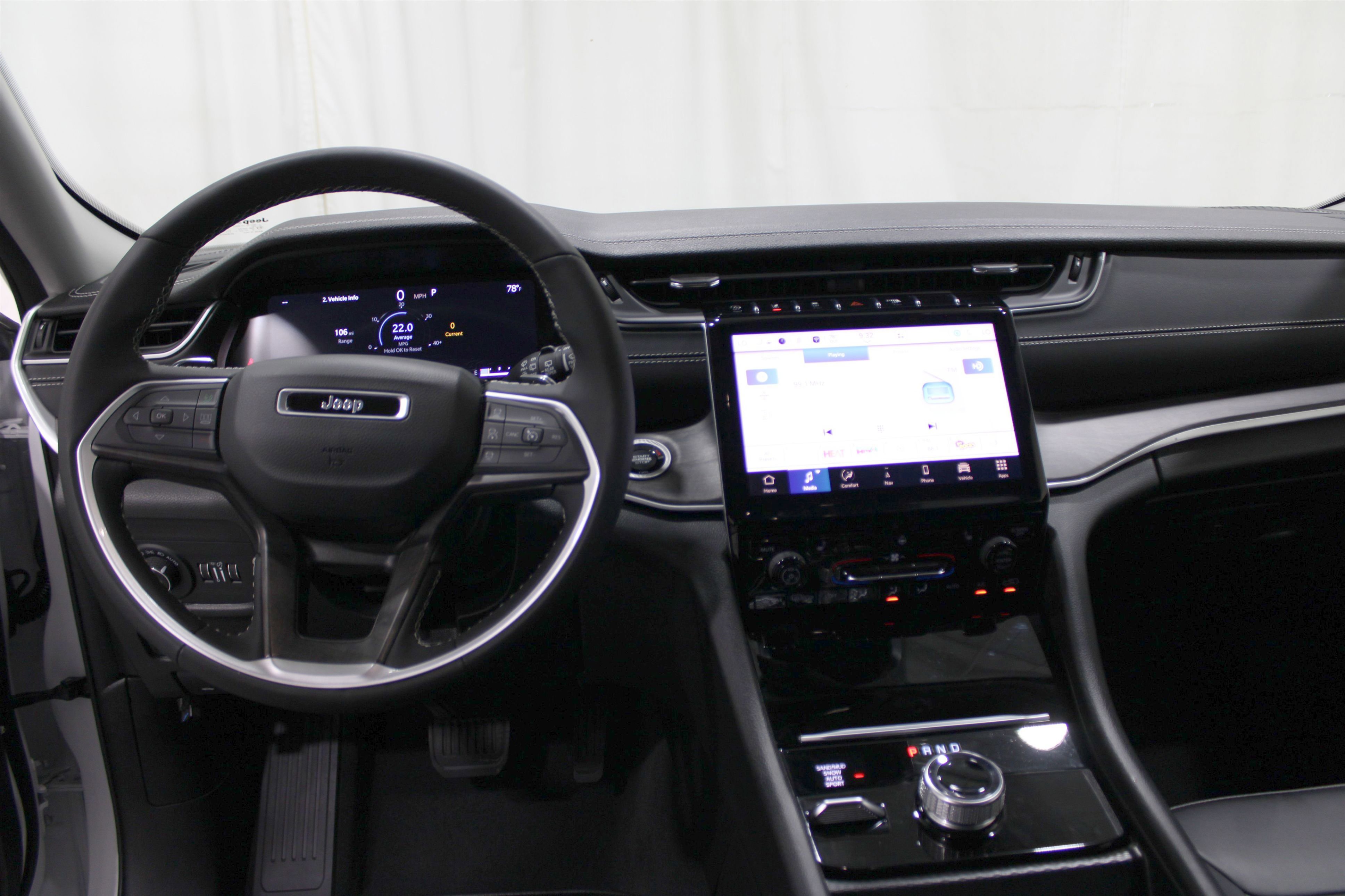 Used 2024 Jeep Grand Cherokee Limited image 2