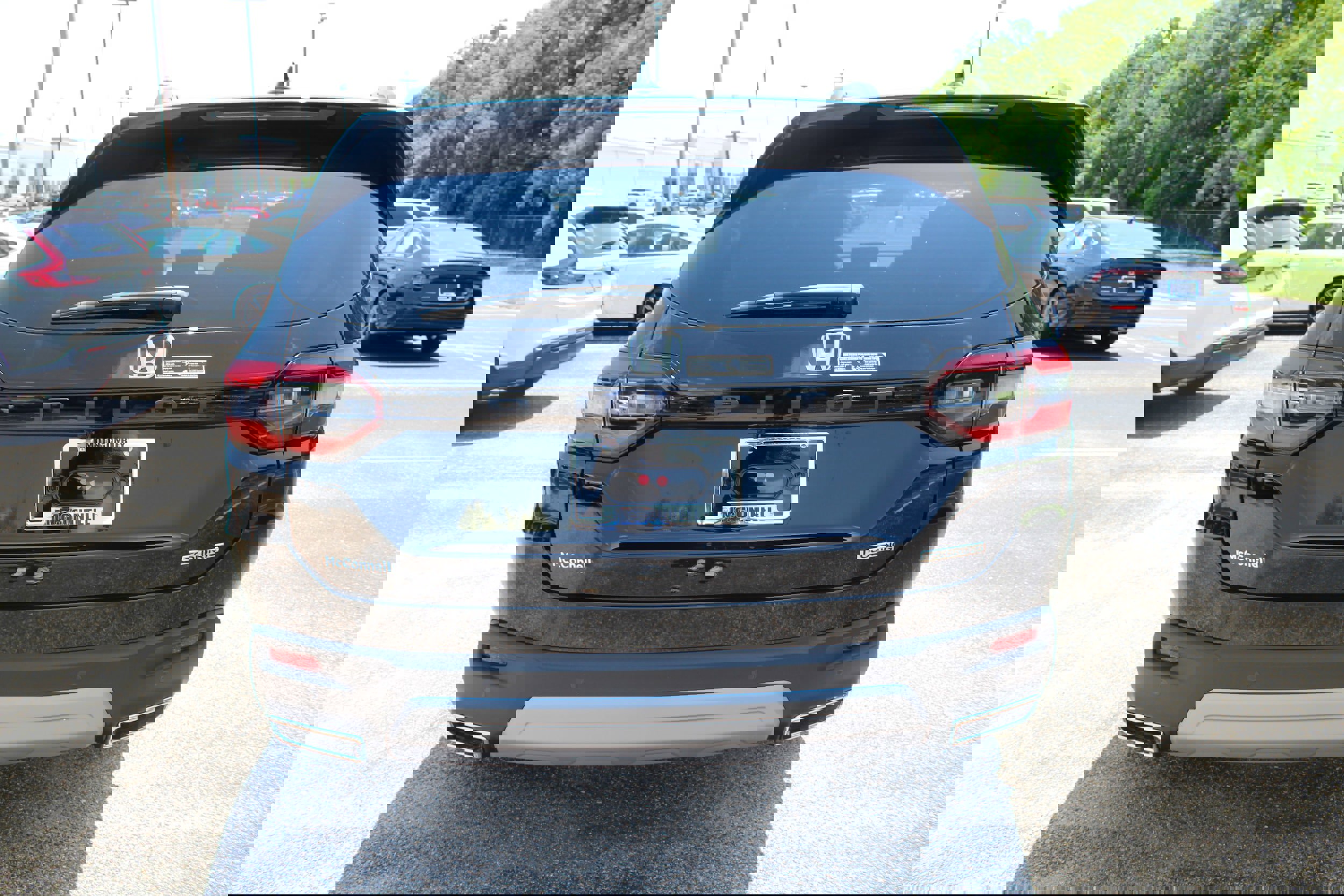 New 2025 Honda Pilot Touring image 4