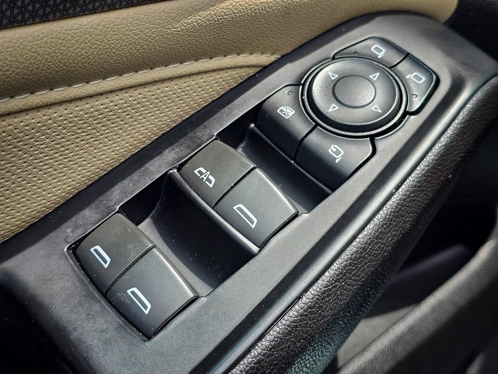 Used 2023 Chevrolet Traverse Premier AWD/4WD image 11