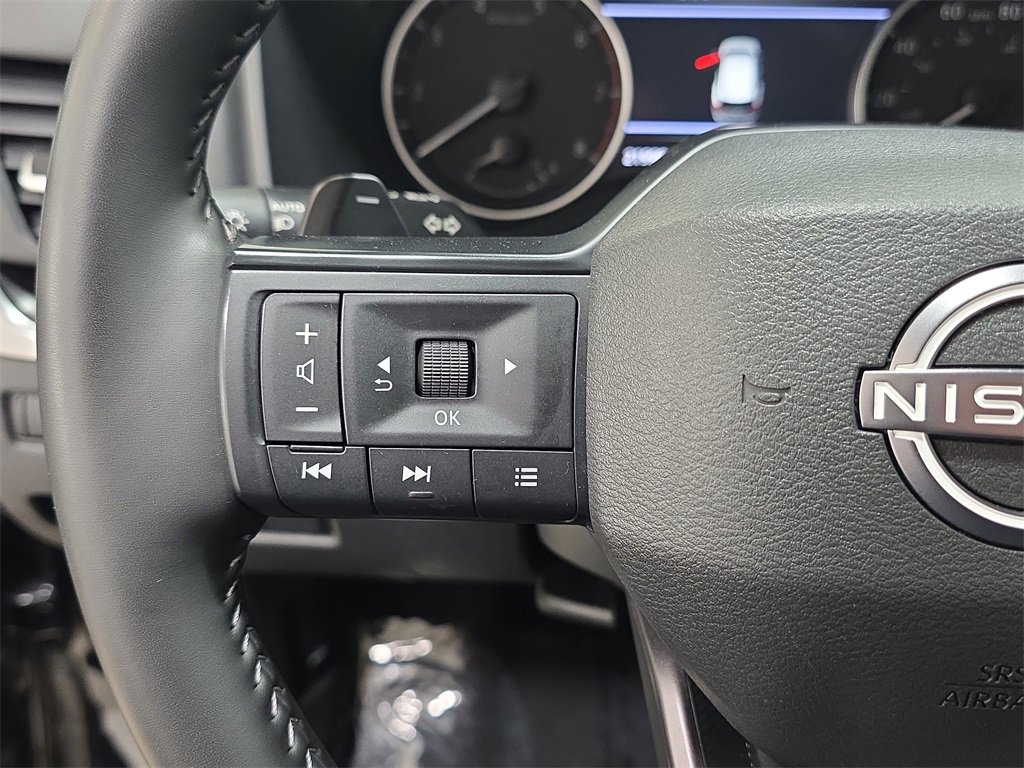 Used 2025 Nissan Rogue SV image 16