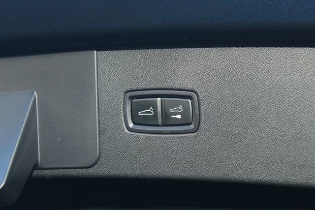 Certified 2023 Porsche Cayenne Platinum Edition w/ Assistance Package image 13