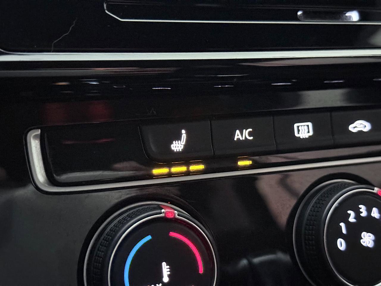 Used 2019 Volkswagen GTI SE FWD image 35