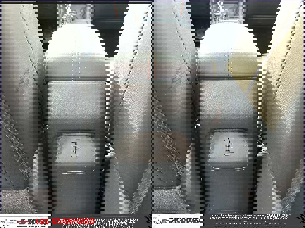 Used 2022 Nissan Sentra SR w/ SR Premium Package image 15