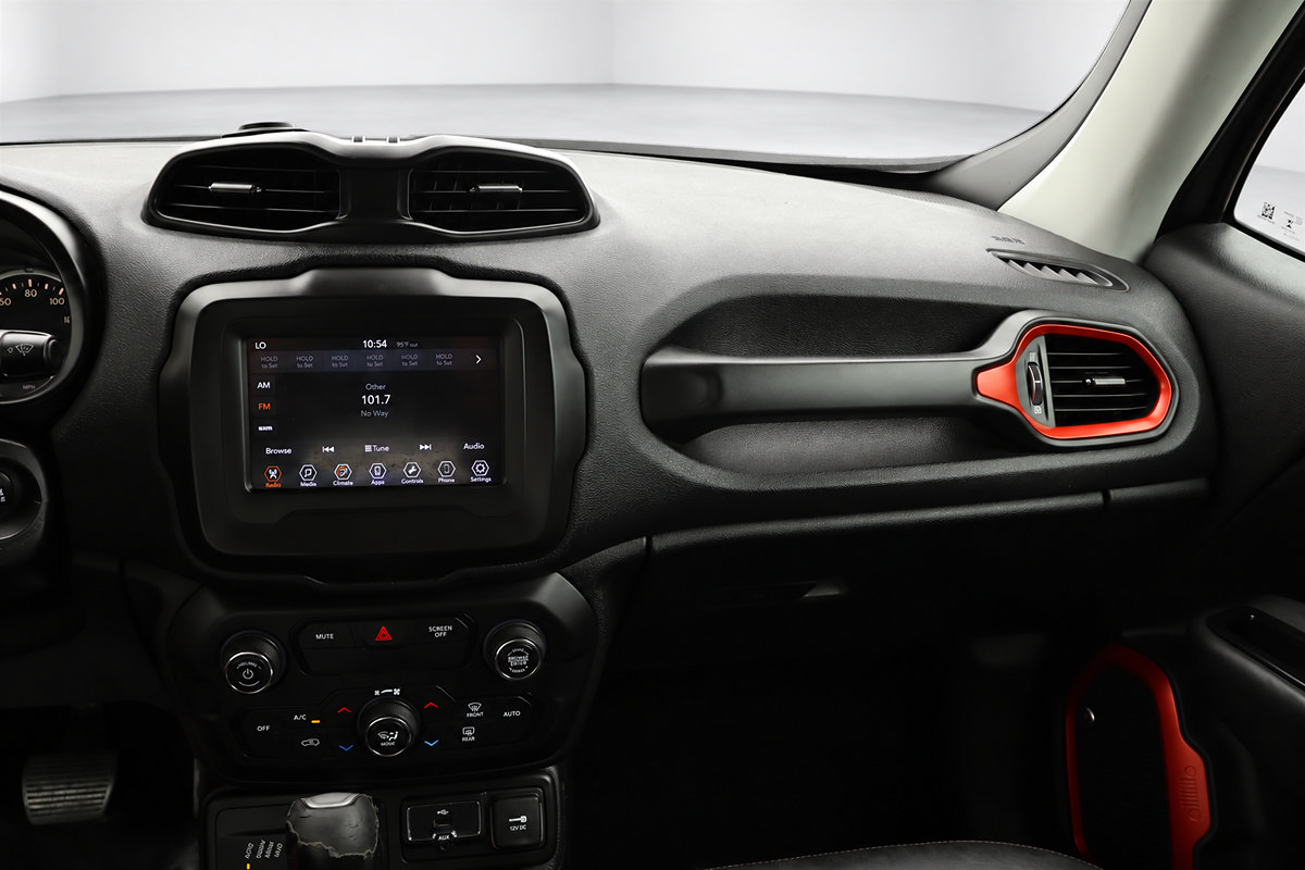Used 2018 Jeep Renegade Trailhawk AWD/4WD image 31